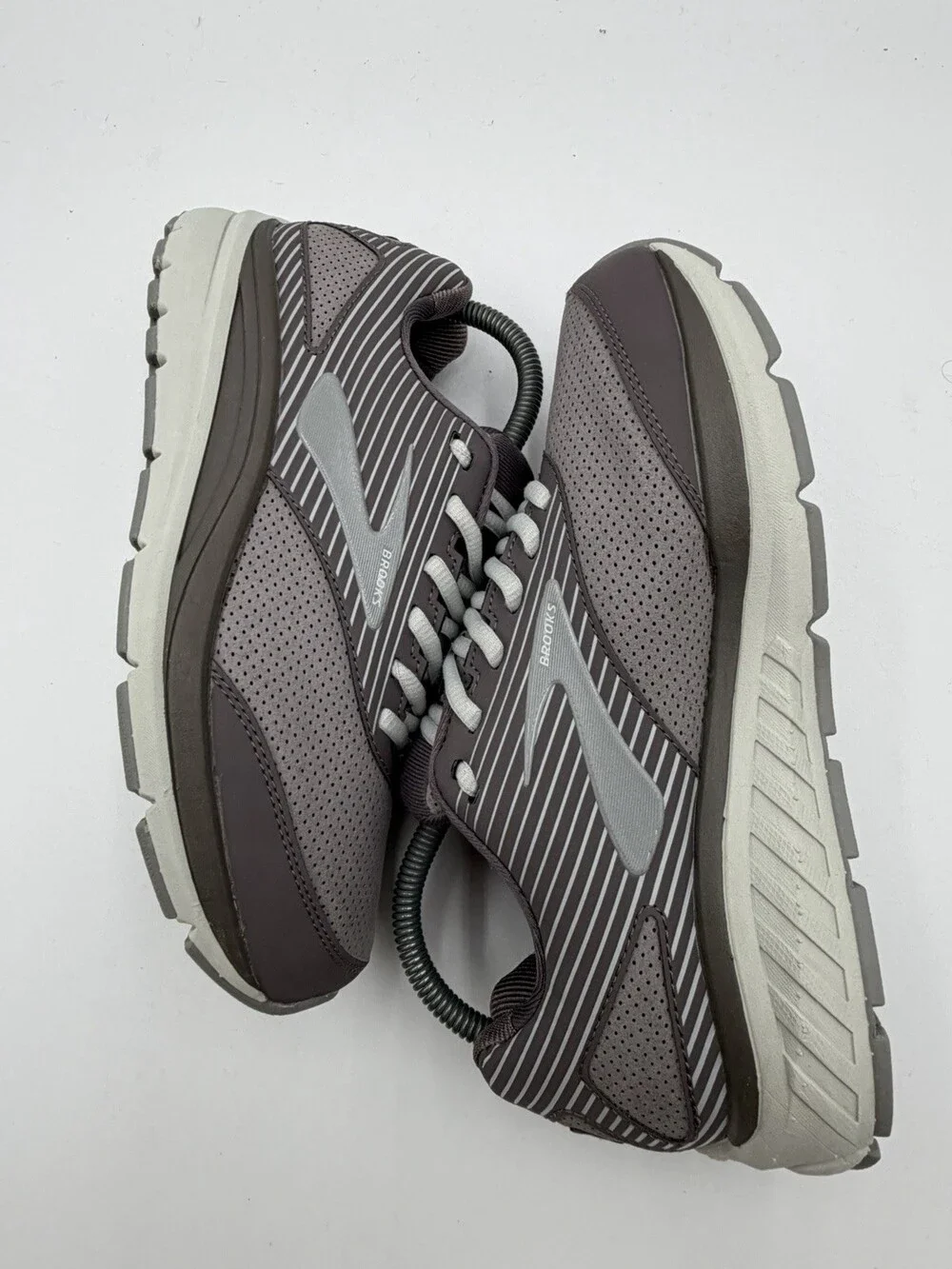 Brooks Addiction Walker Women’s 8.5D US Wide Shoes Sneakers Gray